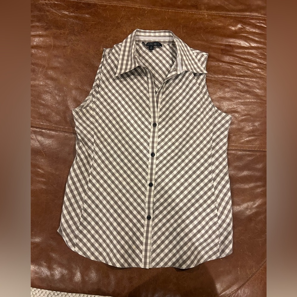 Lafayette 148 New York stretchy sleeveless shirt. In very good condition.